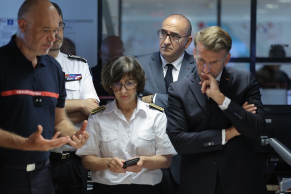 epa13136216 France's Interior Minister Laurent Nunez (back C), France's President Emmanuel Macron (R) and Prefect of Gironde region Sophie Brocas (2L) listen to SDIS 33 Fire and Rescue Servi ...