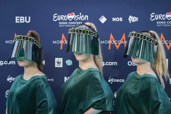 epa10614338 Monika Linkyte (L) from Lithuania arrives on the Turquoise Carpet for the Opening Ceremony of the 67th annual Eurovision Song Contest (ESC) at The Walker Art Gallery in Liverpool, Britain, ...