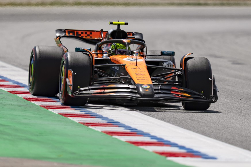 epa12149311 McLaren driver Lando Norris of Britain..competes in the Formula 1 Grand Prix of Spain race at Circuit de Barcelona-Catalunya racetrack in Montmelo, Spain, 01 June 2025. EPA/SIu WU