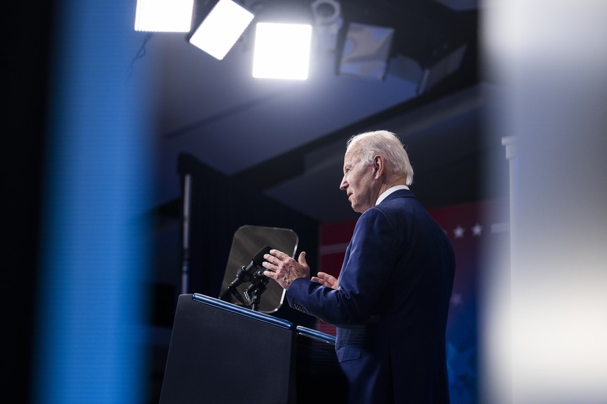 epaselect epa09938516 US President Joe Biden speaks on his administration&#039;s approach to increasing inflation in the Eisenhower Executive Office Building in Washington, DC, USA, 10 May 2022. Biden ...