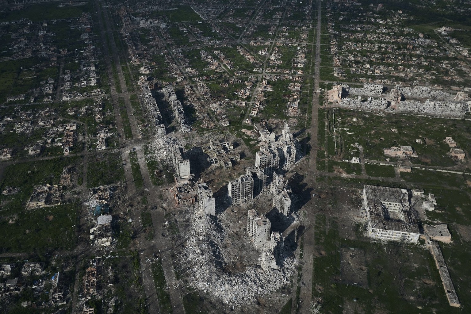 La guerre en images: La Russie transforme l&#039;Ukraine en champs de ruines
