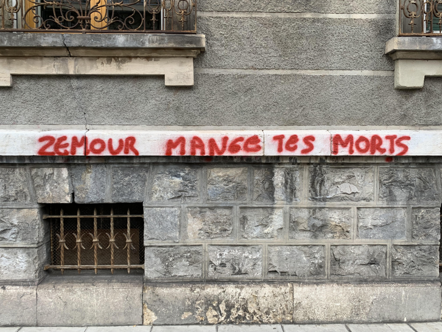 L'un des tags anti-Zemmour apparus sur des murs à Genève. 