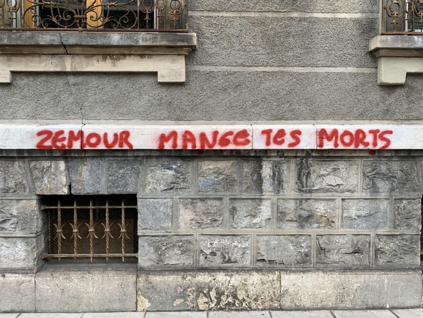 L'un des tags anti-Zemmour apparus sur des murs à Genève.