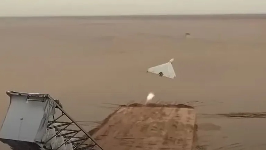 Lancement d'un Shahed-136 lors d'un vol d'essai en Iran : Le drone Kamikaze devrait pouvoir parcourir 2 500 kilomètres chargé d'explosifs.