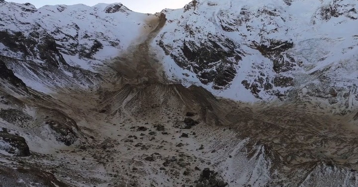Un &eacute;boulement massif est en cours pr&egrave;s du plus haut sommet de Suisse