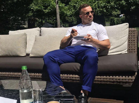 Sur Instagram, une photo de Shaqiri le montre avec de l'eau et une petite portion de nourriture.