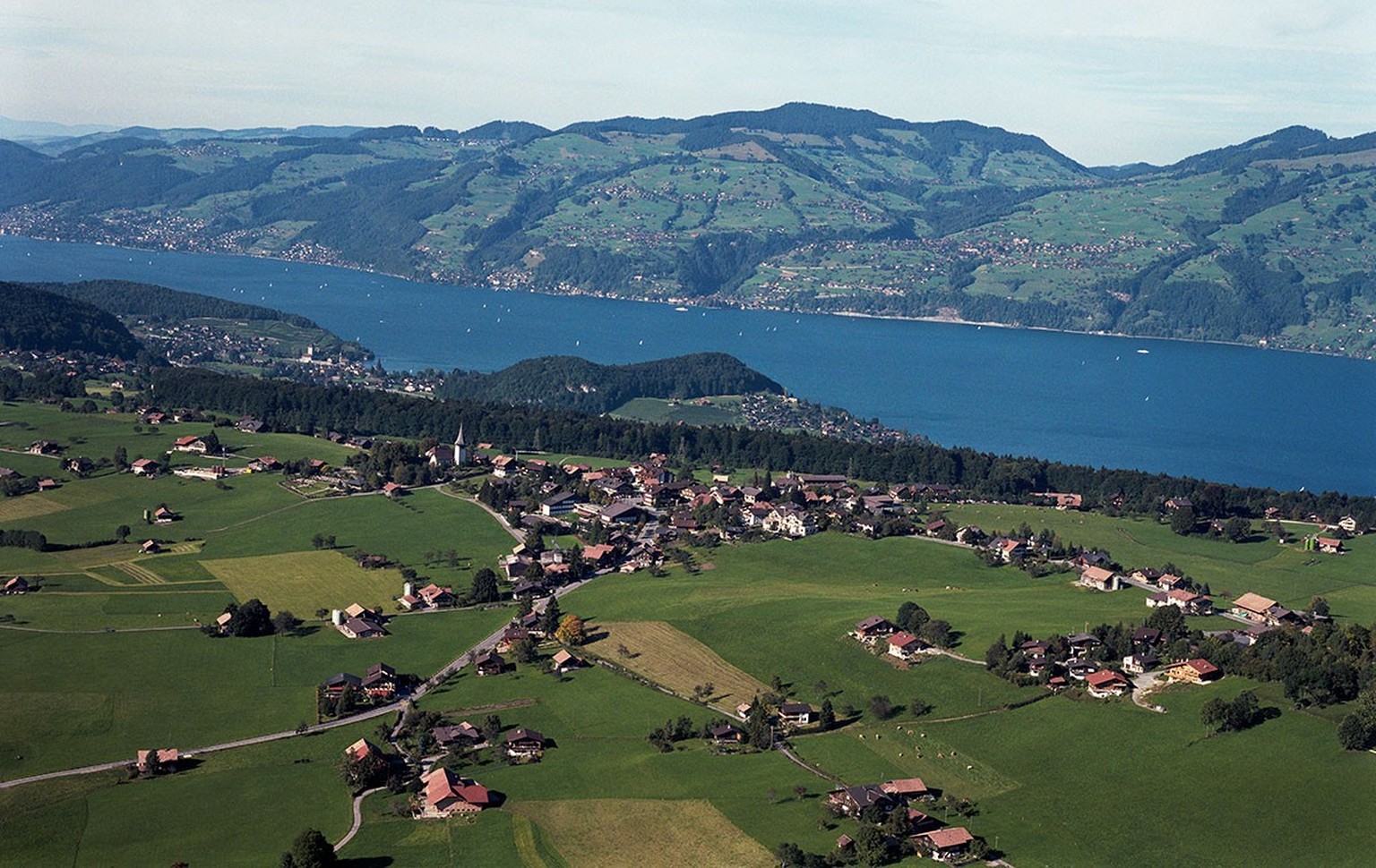 Aeschi bei Spiez en 1988.
https://ba.e-pics.ethz.ch/catalog/ETHBIB.Bildarchiv/r/1465068/viewmode=infoview