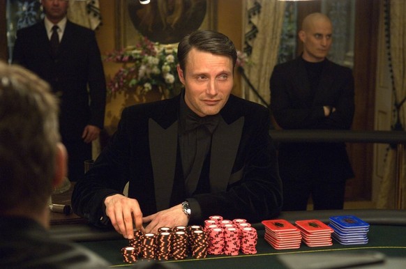 Mads Mikkelsen dans le rôle du Chiffre lors de la première apparition de Daniel Craig dans le rôle de James Bond dans «Casino Royale».