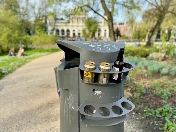 Abfall / Mülltone / Alu und Glas getrennt