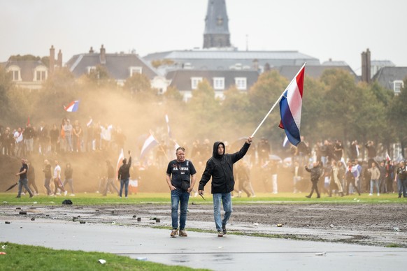 epa12392478 Demonstrators gather at the Malieveld for a protest against the current asylum policy, in the Hague, the Netherlands, 20 September 2025. The initiator, known online as Els Rechts, advocate ...