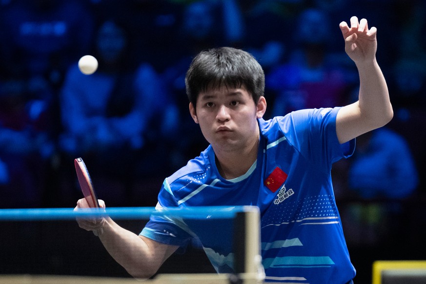 Lin Shidong from China in action against Simon Gauzy of France in the men&#039;s single semifinal of the WTT Europe Grand Smash Sweden in Malmo Arena, in Malmo, Sweden, Saturday, Aug. 23, 2025. (Johan ...