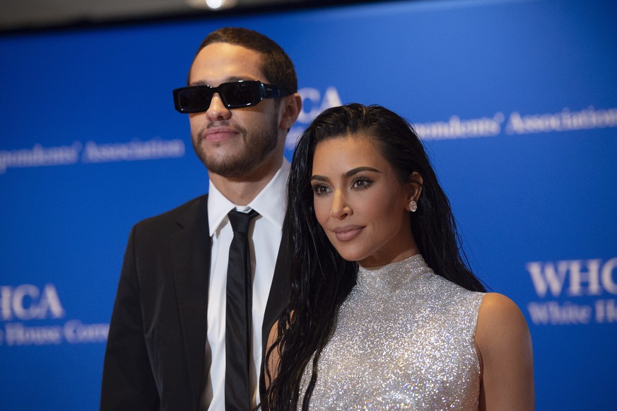 epa09919768 Socialiate Kim Kardashian (R) and Singer Pete Davidson arrive at the 2022 White House Correspondents&#039; Association Dinner at the Washington Hilton in Washington, DC, USA, 30 April 2022 ...