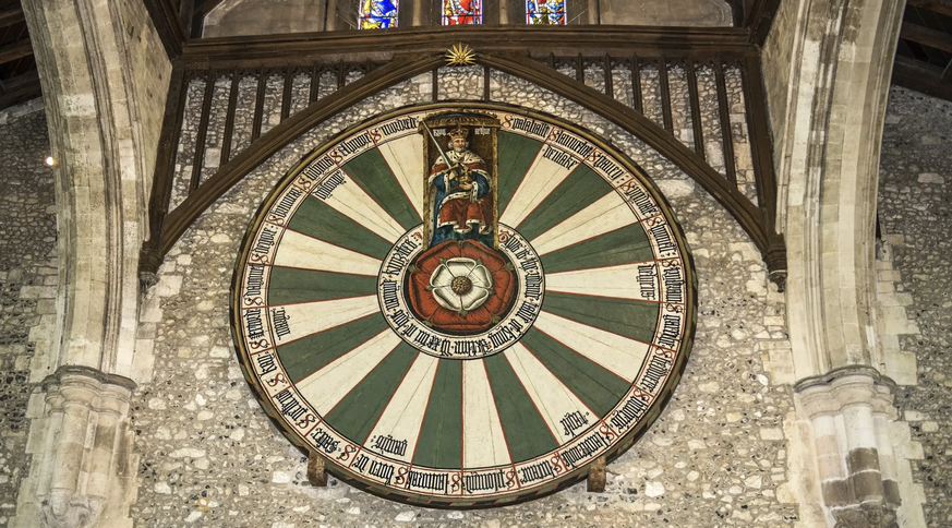 La table de la communauté d'Arthur? Pas vraiment. Une grande table datant du Moyen Âge est accrochée dans la Great Hall de Winchester.