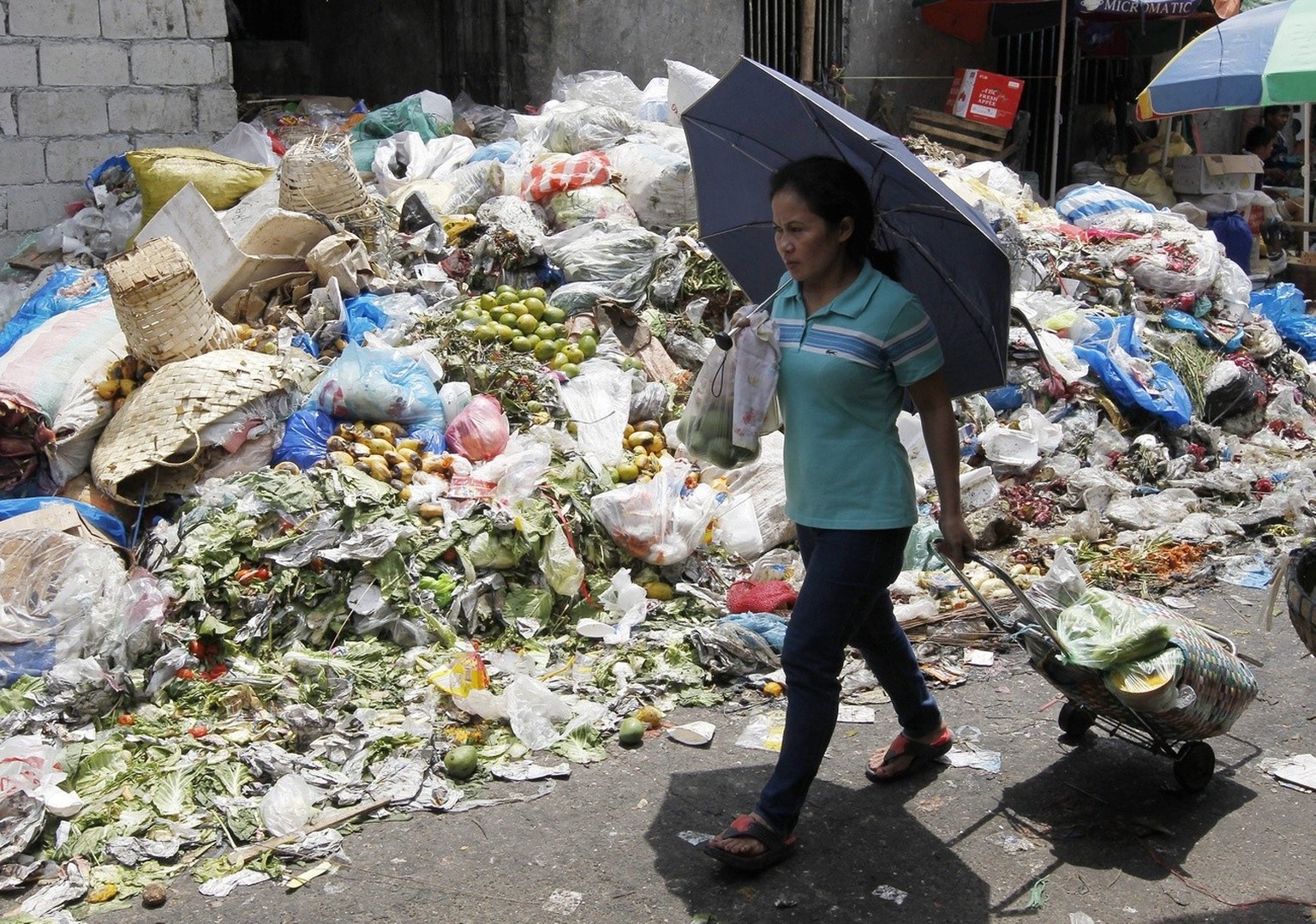 Déchets alimentaires à Manille, Philippines.