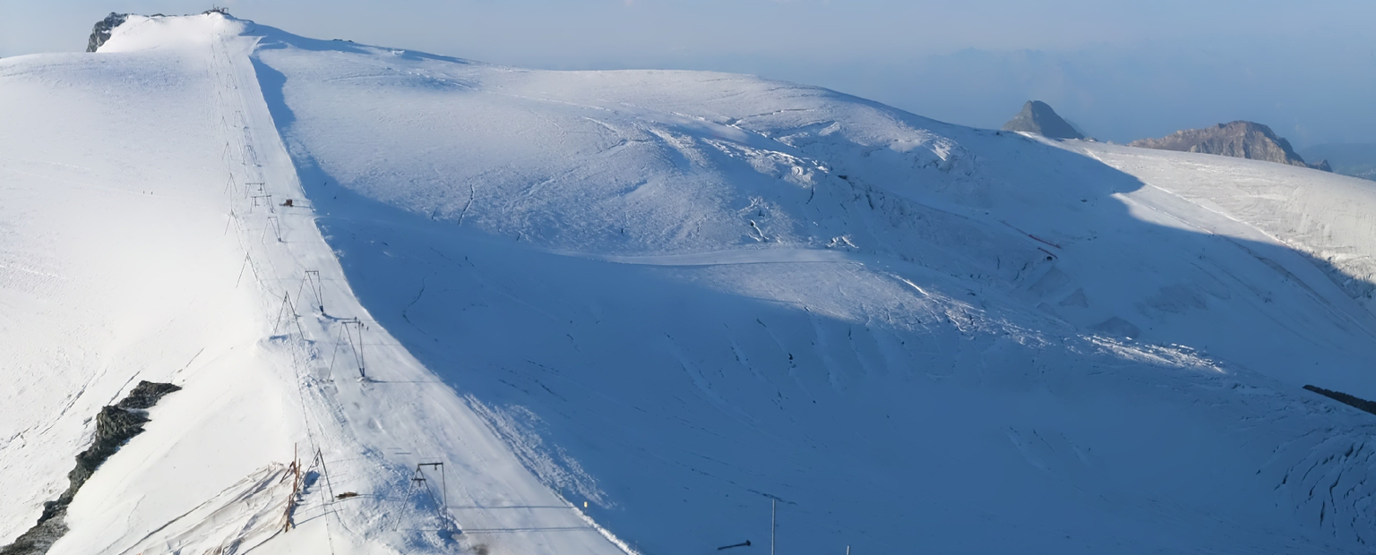 So sieht es derzeit auf dem Plateau Rosa, Zermatt aus, wo die Skifahrerinnen und Skifahrer trainieren.