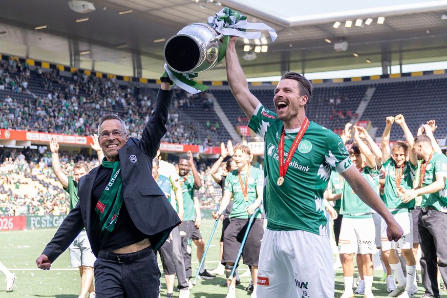 Le président Matthias Hüppi (à gauche) avec le capitaine de Saint-Gall Lukas Görtler.
