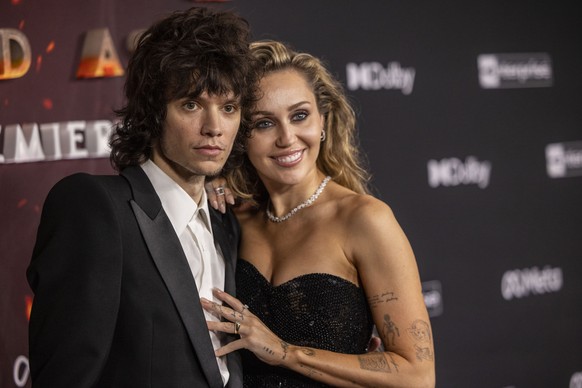 epa12563686 Singer Maxx Morando (L) and US singer-songwriter Miley Cyrus (R) arrive to the World Premiere of &#039;Avatar: Fire and Ash&#039; at the Dolby Theatre in Hollywood, California, USA, 01 Dec ...