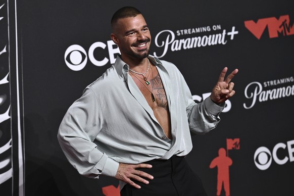 Ricky Martin arrives at the MTV Video Music Awards on Sunday, Sept. 7, 2025, at UBS Arena in Elmont, N.Y. (Photo by Evan Agostini/Invision/AP)
Ricky Martin