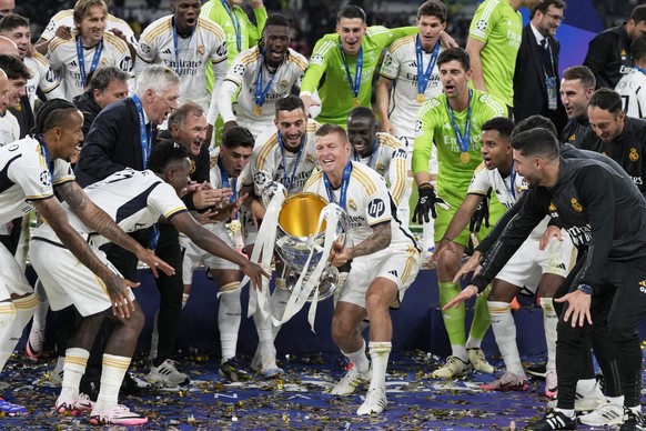 Real Madrid&#039;s Toni Kroos lifts the trophy after winning the Champions League final soccer match between Borussia Dortmund and Real Madrid at Wembley stadium in London, Sunday, June 2, 2024. Real  ...