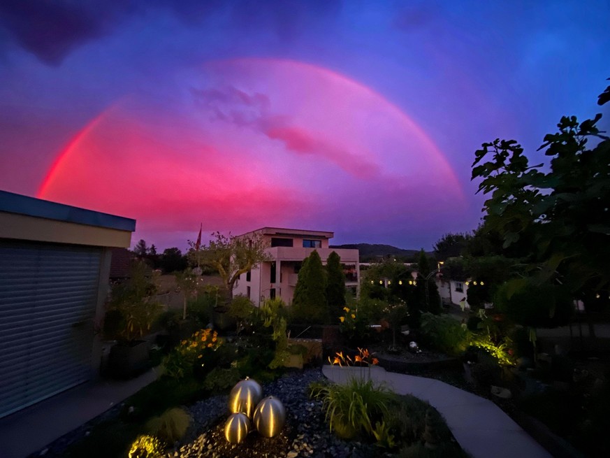 Arc-en-ciel rose au-dessus de l’Argovie.