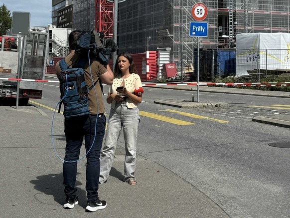 Reportage à Prilly-Malley, près de Lausanne, dans le quartier où s&#039;est effondré un échafaudage. L&#039;accident a fait au moins trois morts.