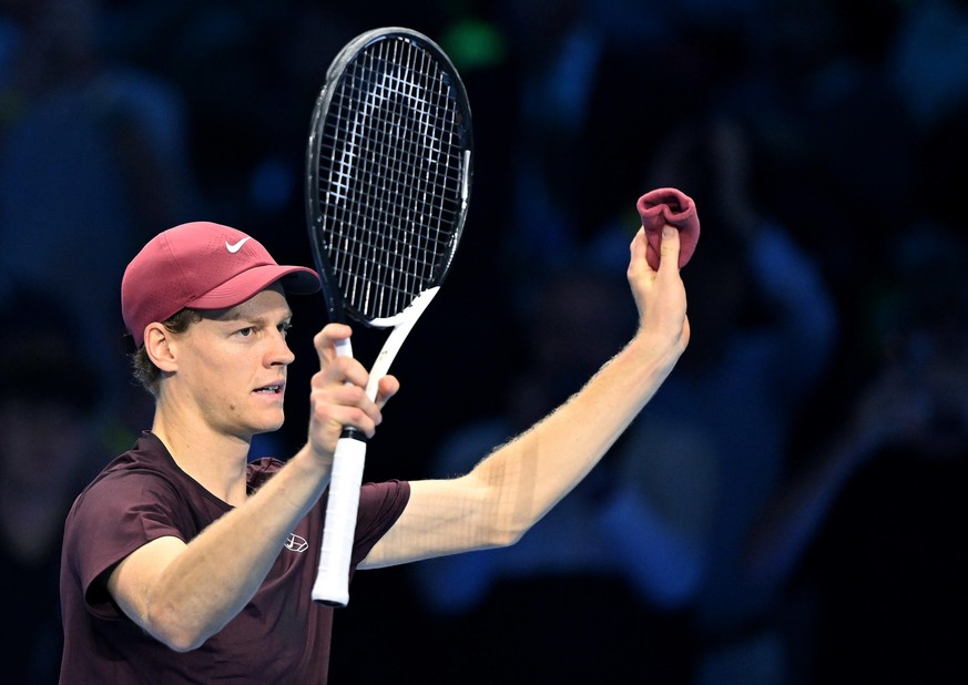 epa12516989 Jannik Sinner of Italy celebrates after winning against Felix Auger-Aliassime of Canada in their Men&#039;s Singles Round Robin tennis match at the ATP Finals in Turin, Italy, 10 November  ...