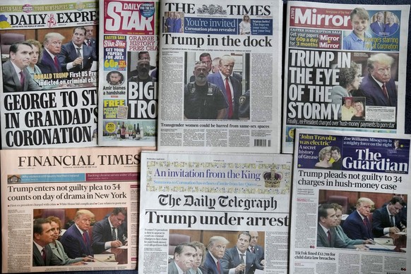 Sélection de unes de journaux nationaux britanniques du mercredi 5 avril 2023, à Londres, montrant leur couverture de l&#039;ancien président Donald Trump lors de sa comparution devant le tribunal pou ...
