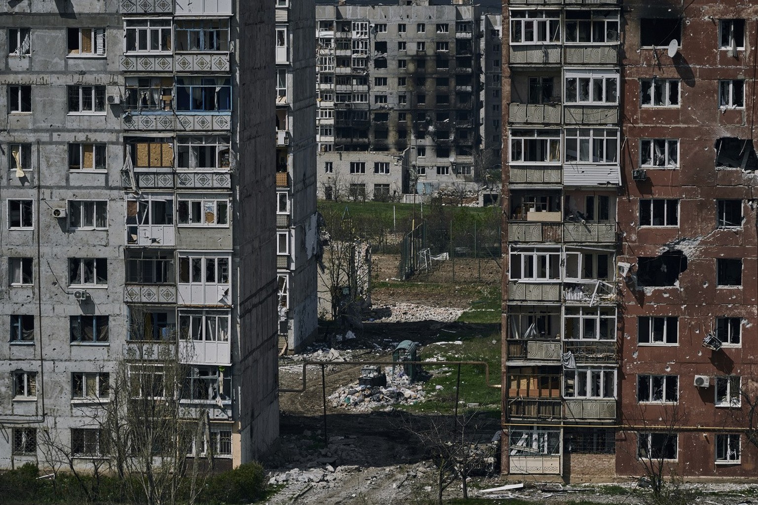 La guerre en images: La Russie transforme l&#039;Ukraine en champs de ruines
