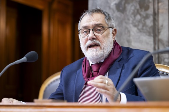 Carlo Sommaruga, SP-GE, links, spricht bei die Debatten ueber BRG. Bundesgesetz ueber das verbot der Hamas sowie verwandter Organisationen (24.071) und Mo. SiK-S. Die Hisbollah verbieten (24.4255), wa ...