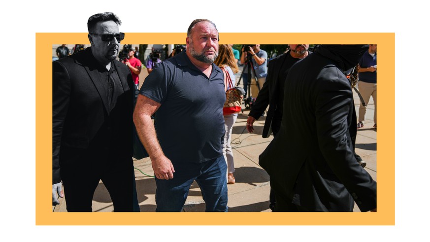 Qui est Alex Jones, le complotiste le plus riche et le plus cinglé des Etats-Unis