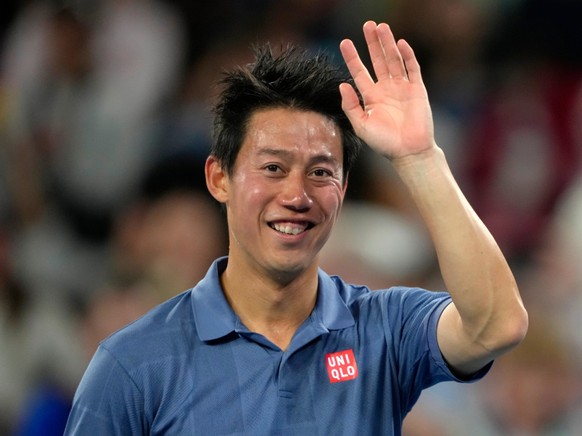 Kei Nishikori va ranger sa raquette.