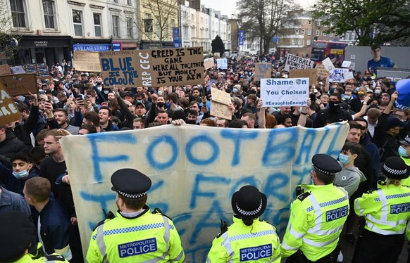 epa09147749 Chelsea fans stage a demonstration against the European Super league before the English Premier League soccer match between Chelsea FC and Brighton &amp; Hove Albion FC in London, Britain, ...