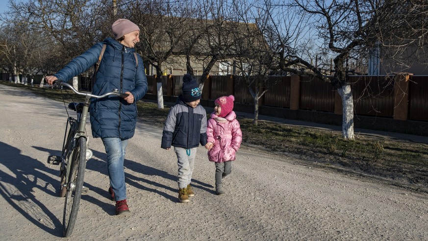 Liuba Mirsa mit zwei ihrer Kindern