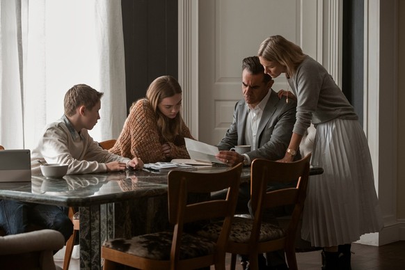 The Watcher. (L to R) Luke David Blumm as Carter Brannock, Isabel Marie Gravitt as Ellie Brannock, Bobby Cannavale as Dean Brannock, Naomi Watts as Nora Brannock in episode 101 of The Watcher. Cr. Eri ...