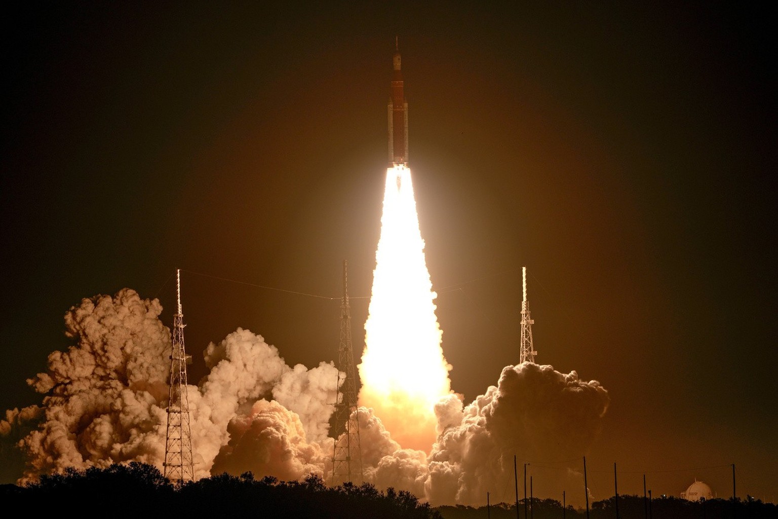 NASA&#039;s new moon rocket lifts off from Launch Pad 39B at the Kennedy Space Center in Cape Canaveral, Fla., Wednesday, Nov. 16, 2022. This launch is the first flight test of the Artemis program. (A ...