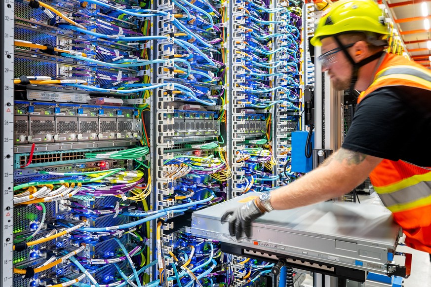 IMAGE DISTRIBUTED FOR AWS - A technician works at an Amazon Web Services AI data center in New Carlisle, Ind., on Thursday, Oct. 2, 2025. (Noah Berger/Amazon Web Services via AP Images)
AWS Data Cente ...
