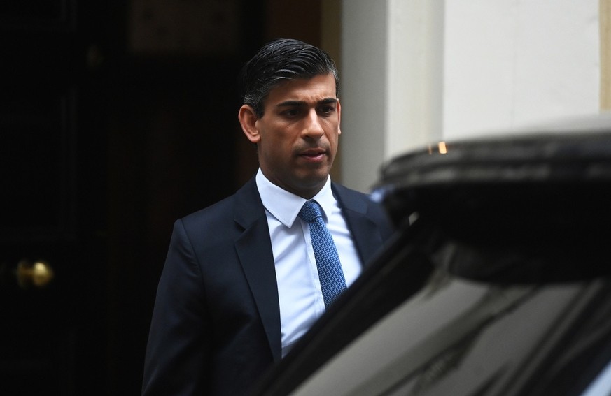 Le chancelier de l&#039;Échiquier britannique, Rishi Sunak, quitte le Number 10 Downing Street avant l&#039;ouverture officielle du Parlement à Londres, en Grande-Bretagne, le 10 mai 2022.