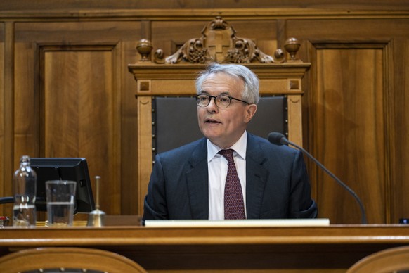 Staenderatspraesident Thomas Hefti, FDP-GL, eroeffnet die erste Sitzung der Sommersession der Eidgenoessischen Raete, am Montag, 30. Mai 2022 im Staenderat in Bern. (KEYSTONE/Alessandro della Valle)