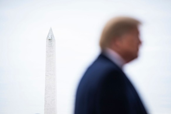 WASHINGTON, DC - JANUARY 14 : The Washington Monument is seen on a snowy morning as President Donald J. Trump stops to talk to reporters and members of the media on the 24th day of the partial governm ...