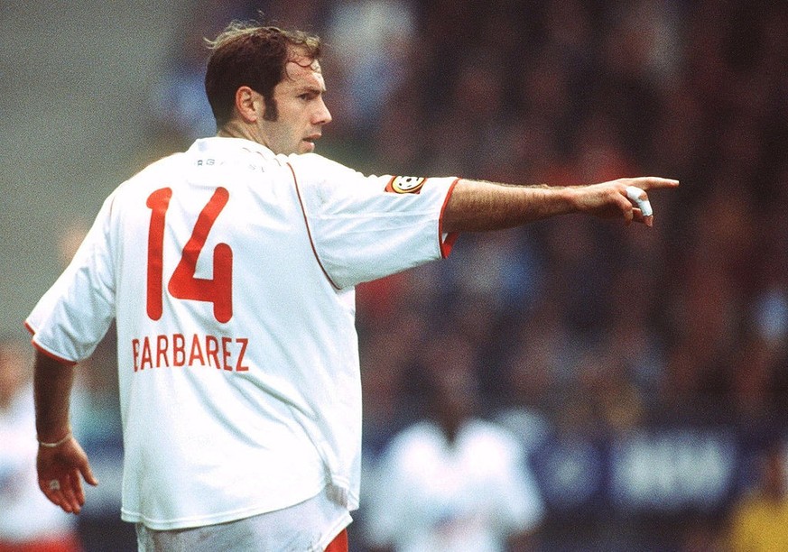 HAMBURG, GERMANY - SEPTEMBER 22: 1. BUNDESLIGA 01/02, Hamburg; HAMBURGER SV - SV WERDER BREMEN 0:4; Sergej BARBAREZ/HSV (Photo by Jana Lange/Bongarts/Getty Images)