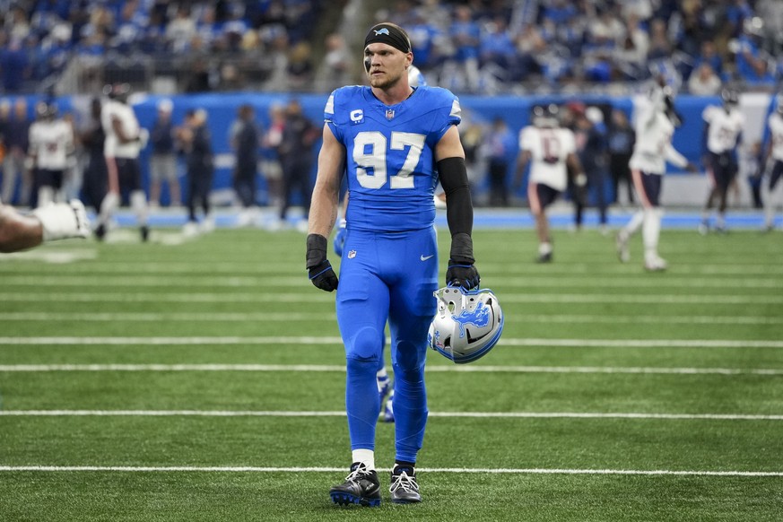 DETROIT, MICHIGAN - SEPTEMBER 14: Aidan Hutchinson #97 of the Detroit Lions walks the field prior to an NFL football game against the Chicago Bears at Ford Field on September 14, 2025 in Detroit, Mich ...