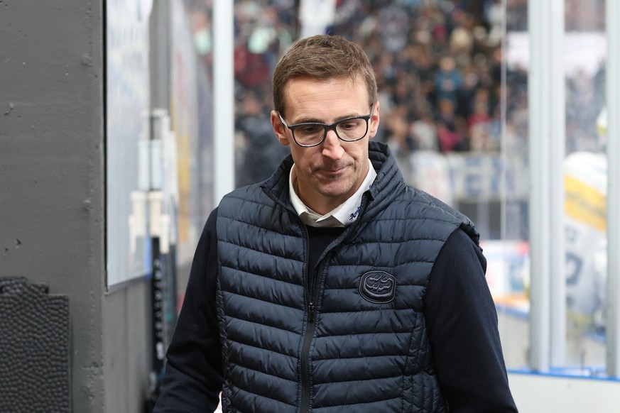 Head Coach Luca Cereda (HCAP) nach dem Meisterschaftsspiel der National League zwischen den SC Rapperswil Jona Lakers und dem HC Ambri Piotta, am Samstag, den 04. Oktober 2025, im Lido in Rapperswil.  ...