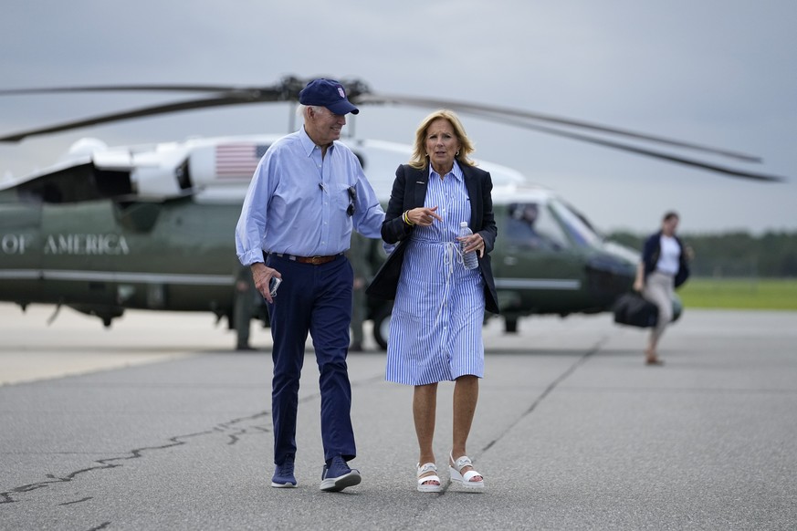 Le président Joe Biden et la première dame Jill Biden se sont rendus dimanche en Floride.