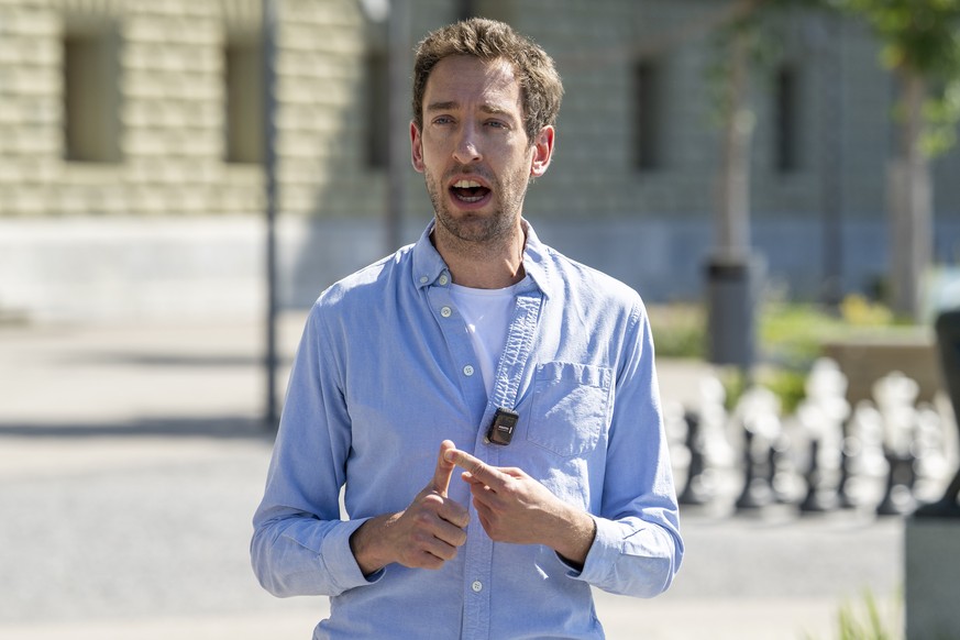 David Raedler, Co-Praesident vom Verkehrsclub Schweiz, VCS, bei der Unterschriften-Einreichung Verkehr 45: Appell Nein bleibt Nein, am Montag, 22. Juni 2026, in Bern. Der VCS verlangt dass die Autobah ...