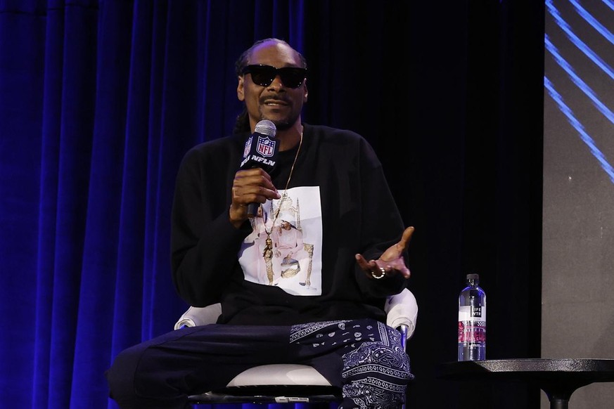 epa09744737 US rapper Snoop Dogg speaks on stage during the Pepsi Halftime Show press conference at the Los Angeles Convention Center in Los Angeles, California, USA, 10 February 2022. US musical arti ...