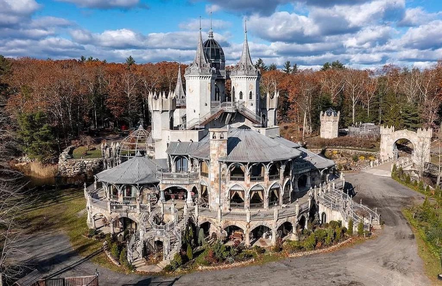 Crazy Castle für 60 millionen in Connecticut USA https://www.zillow.com/homedetails/450-Brickyard-Rd-Woodstock-CT-06281/58124274_zpid/?