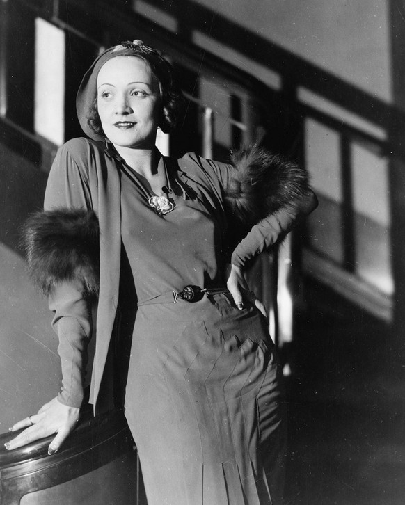 Marlene Dietrich dans une photo des années 1920.
https://commons.wikimedia.org/wiki/File:Marlene_Dietrich,_1904-_LCCN2002699605.tif