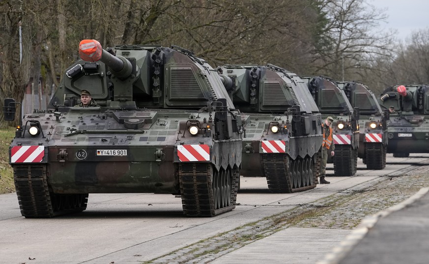 German soldiers load tank howitzers for transport to Lithuania at the Bundeswehr army base in Munster, northern Germany, Monday, Feb. 14, 2022. Germany gears up the Enhanced Forward Presence Battle Gr ...