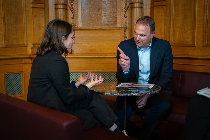 Streitgespräch zwischen SP-Nationalrätin Mattea Meyer und SVP-Präsident Marcel Dettling über die SVP-Volksinitiative &amp;quot;Keine 10-Millionen-Schweiz&amp;quot;, Nachhaltigkeits-Initiative, am 28.  ...