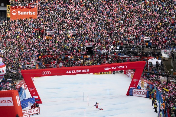 Une énorme foule est venue acclamer les meilleurs skieurs mondiaux.